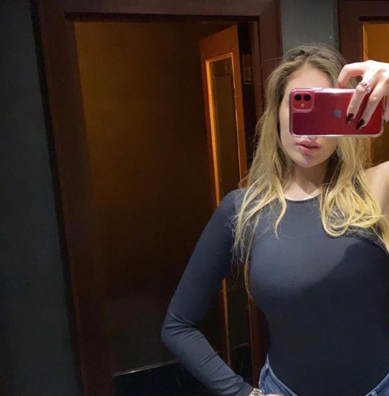 Yasmin Erbil'in dekolteleri babasına soruldu! Nergis Kumbasar cevabı yapıştırdı! 21