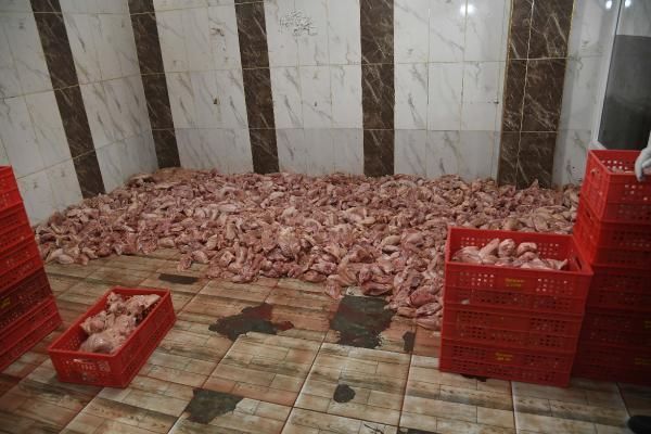 Yılbaşında piyasaya süreceklerdi! 2 ton sağlıksız tavuk eti ele geçirildi! 6