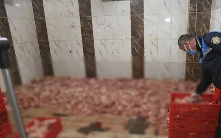 Yılbaşında piyasaya süreceklerdi! 2 ton sağlıksız tavuk eti ele geçirildi! 1
