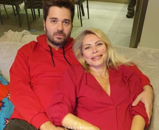 İkiz bebeklerine hamile olan Seray Sever'den karnı burnunda pozlar! 3