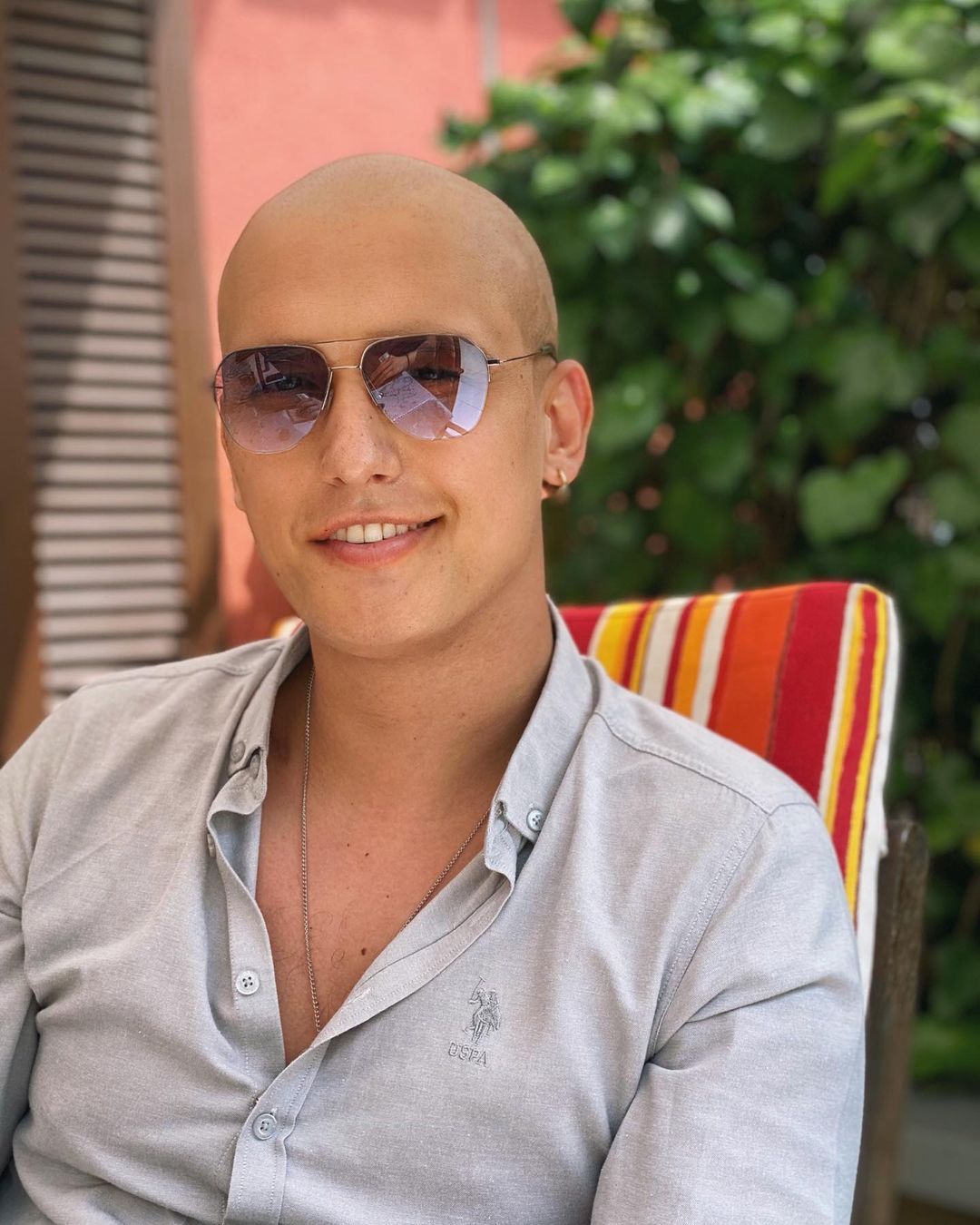 Kanserle mücadele eden oyuncu Boğaç Aksoy'un annesi güzelliğiyle Instagram'ı salladı! Adeta ablası gibi 4