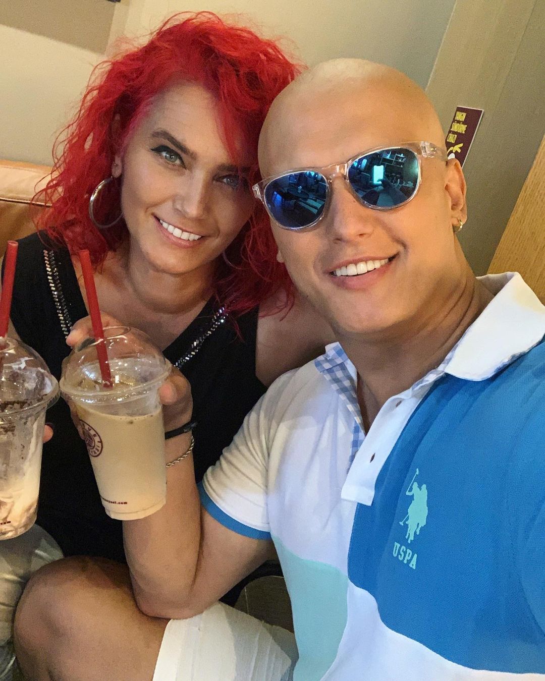 Kanserle mücadele eden oyuncu Boğaç Aksoy'un annesi güzelliğiyle Instagram'ı salladı! Adeta ablası gibi 9