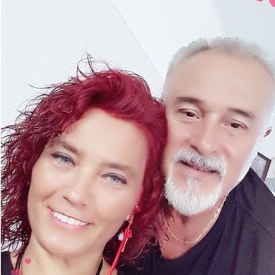 Kanserle mücadele eden oyuncu Boğaç Aksoy'un annesi güzelliğiyle Instagram'ı salladı! Adeta ablası gibi 12