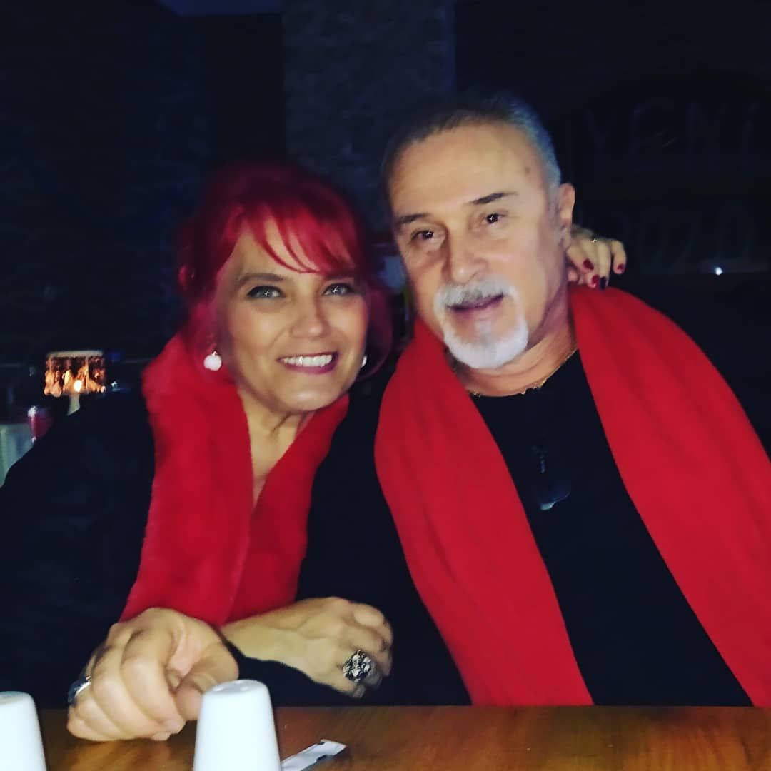 Kanserle mücadele eden oyuncu Boğaç Aksoy'un annesi güzelliğiyle Instagram'ı salladı! Adeta ablası gibi 14