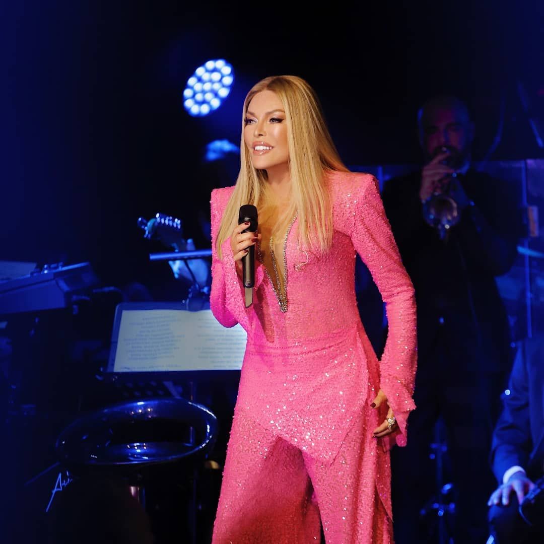 Yılbaşı akşamı konser veren Ajda Pekkan'ın yeni imajı ve yüzündeki değişim olay oldu 3