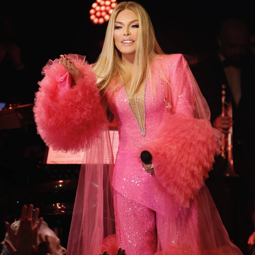 Yılbaşı akşamı konser veren Ajda Pekkan'ın yeni imajı ve yüzündeki değişim olay oldu 6