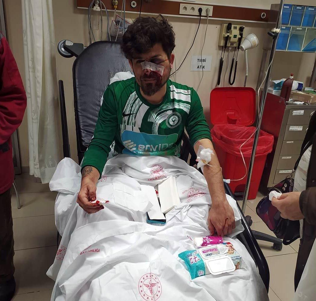 Kırmızı kart gören futbolcudan cinayete teşebbüs! Amatör futbolcu Umut Karakaş tedavi altında... 2