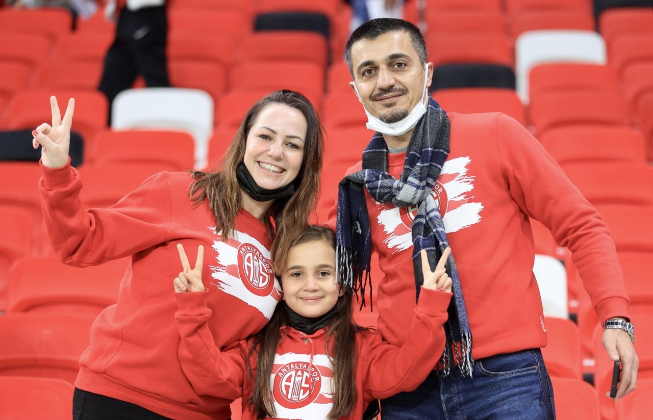 Antalyaspor taraftarları Turkcell Süper Kupa maçına büyük ilgi gösterdi 2