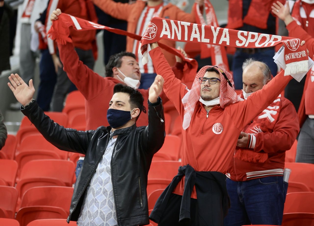 Antalyaspor taraftarları Turkcell Süper Kupa maçına büyük ilgi gösterdi 4