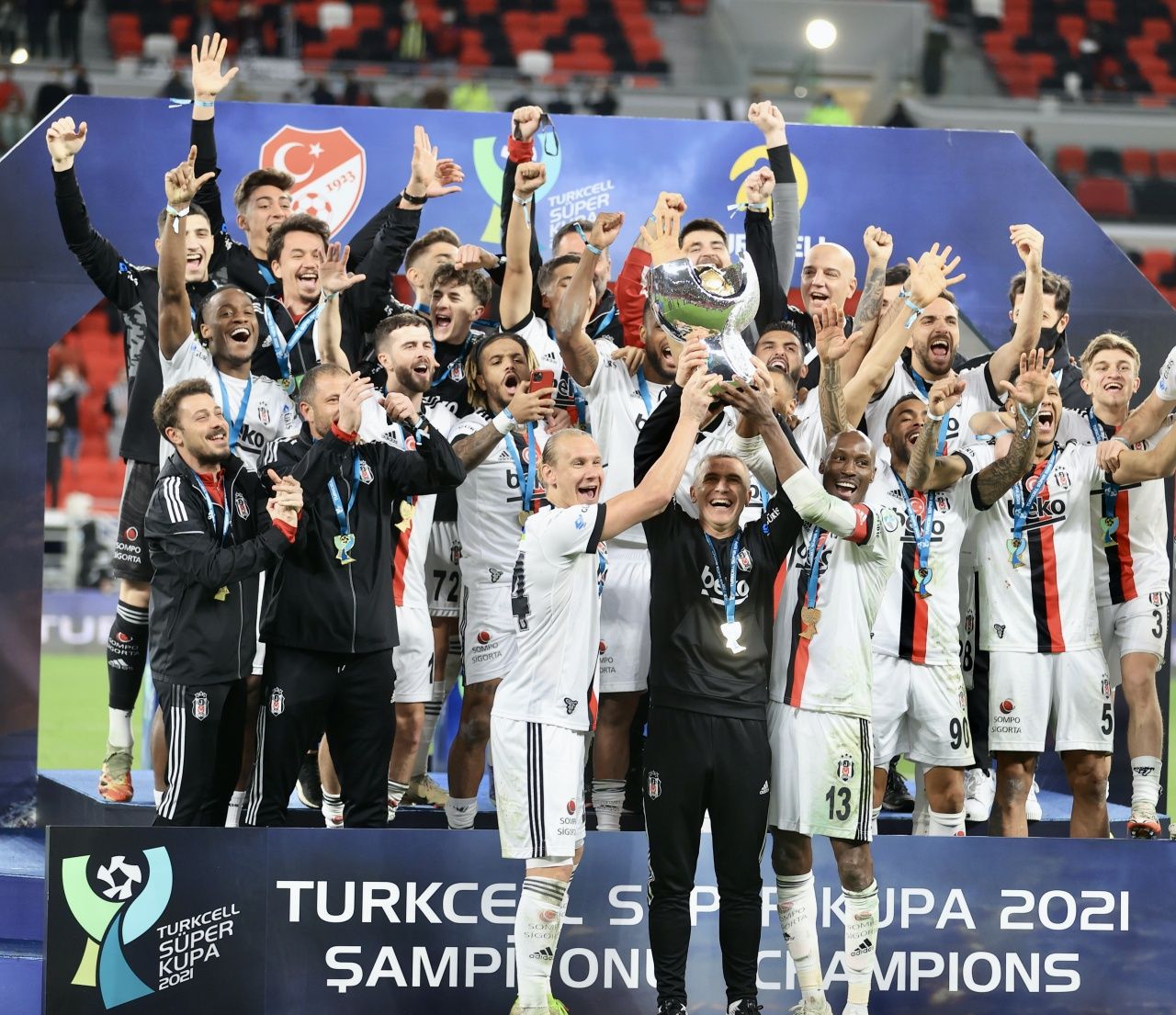 Süper Kupa'da Rosier & Amilton kavgası... Seremoni sırasında birbirine girdiler 2