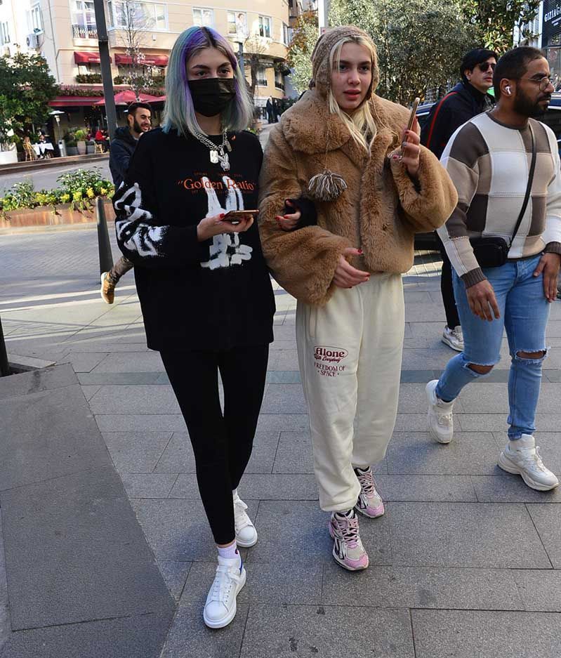 Aleyna Tilki röportaj sırasında hayran tacize uğradı! 1