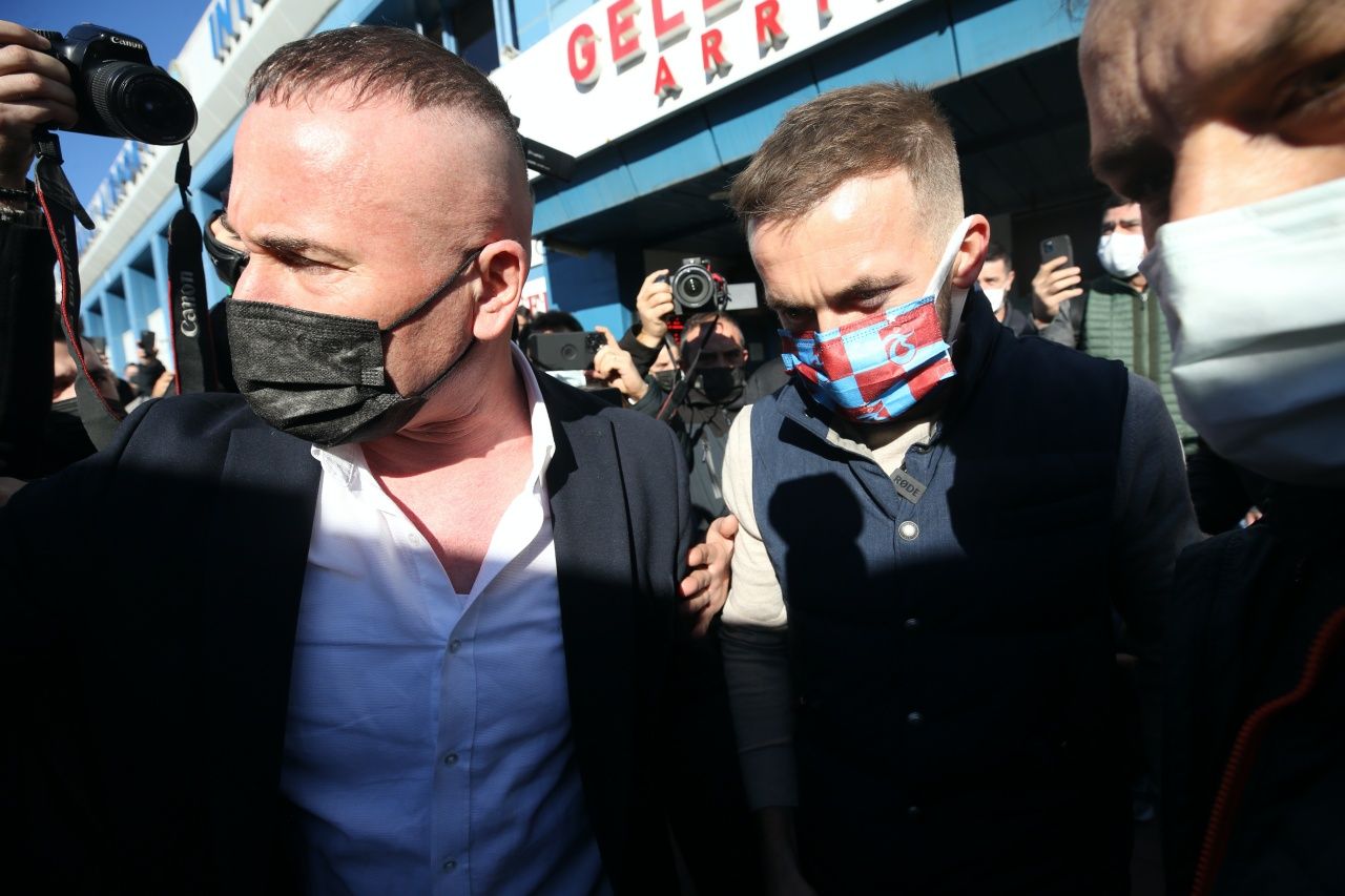 Edin Visca, Trabzon'da... Bugün 3.5 yıllık sözleşmeyi imzaladı. 18 numaralı formayı giyecek 5