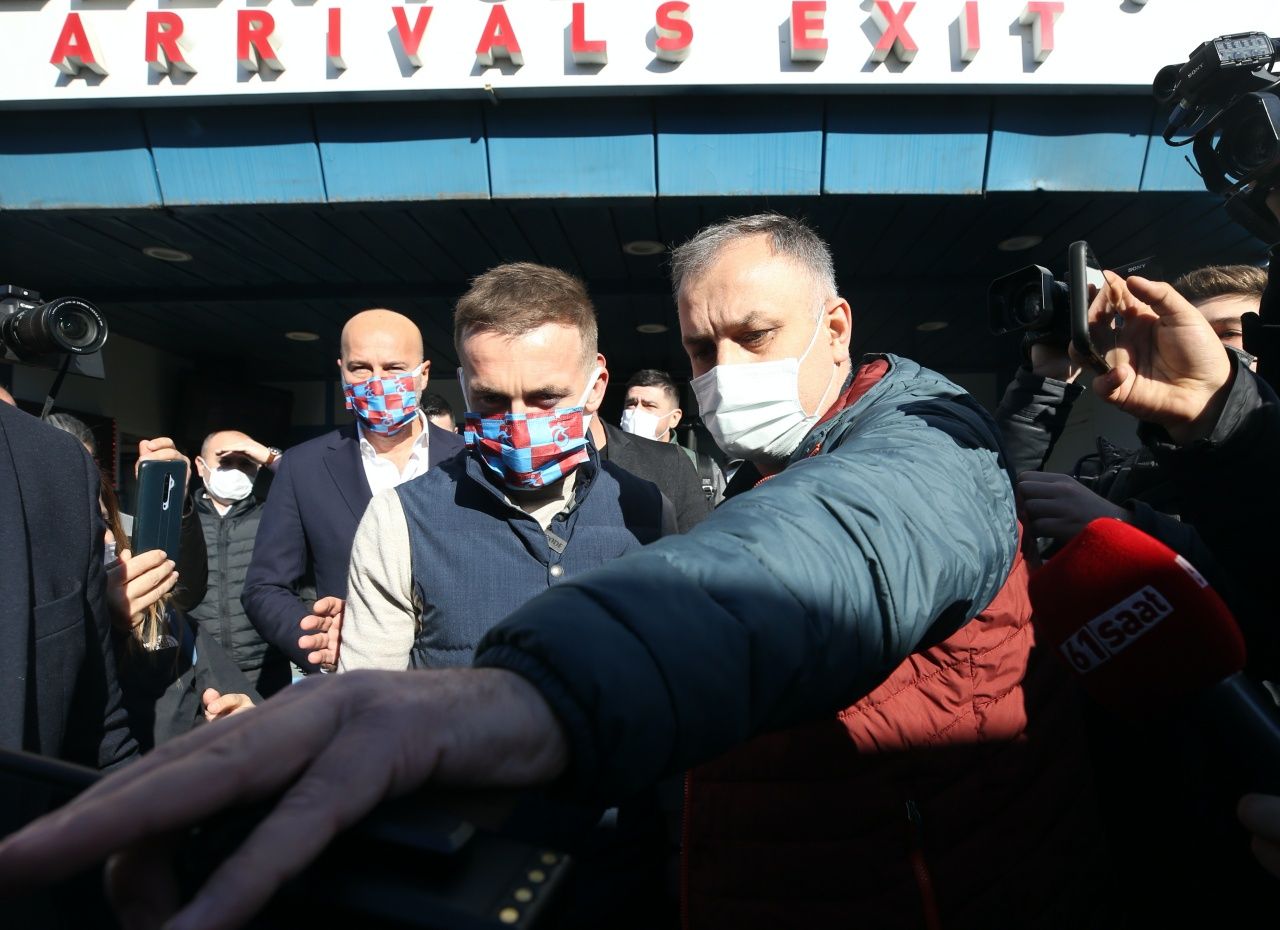 Edin Visca, Trabzon'da... Bugün 3.5 yıllık sözleşmeyi imzaladı. 18 numaralı formayı giyecek 6