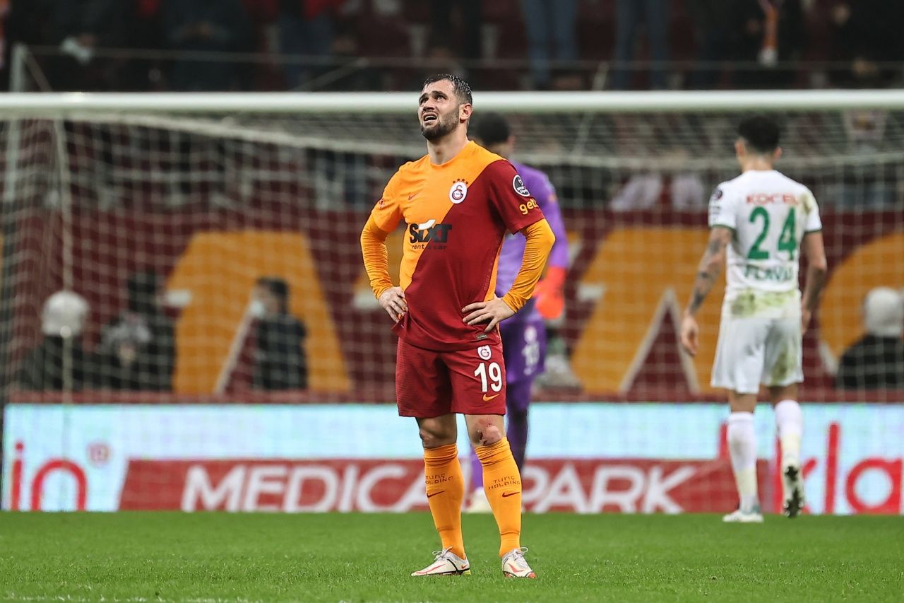 Arda Turan'a hayatının şoku! Tribüne gitti, küfür yiyerek soyunma odasına geri döndü 6