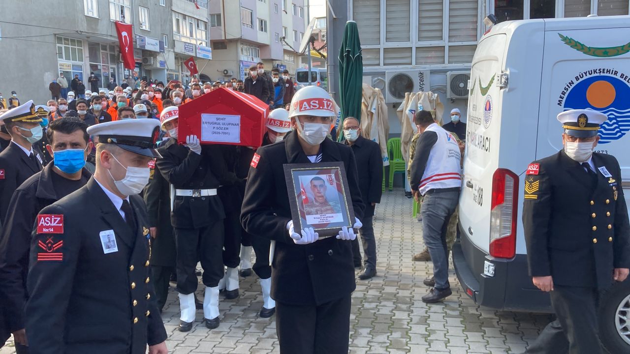 Mersin, şehidini uğurladı; gözyaşları sel oldu! 3