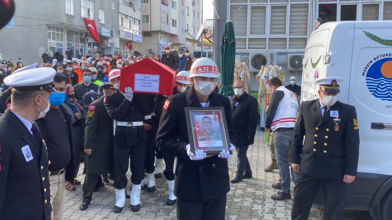 Mersin, şehidini uğurladı; gözyaşları sel oldu! 4