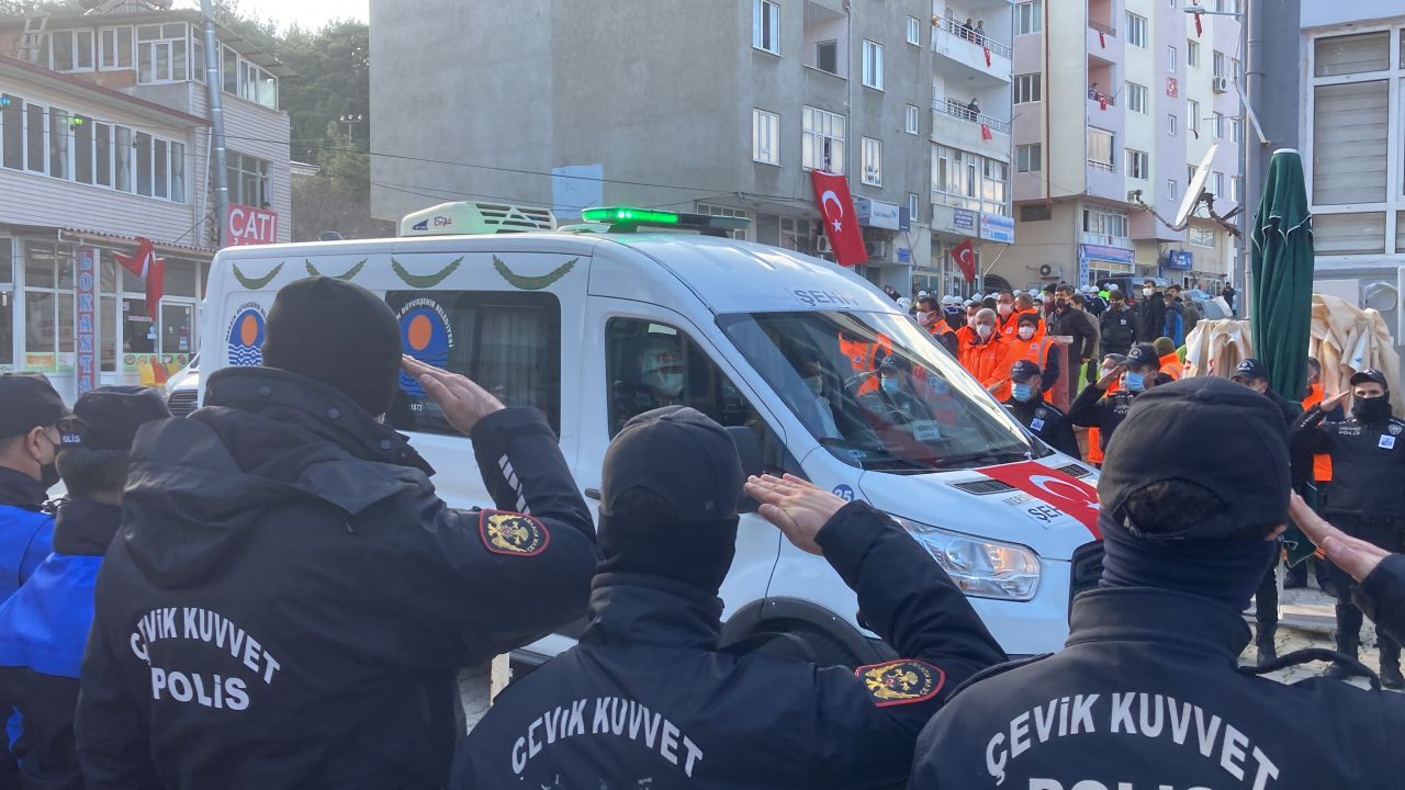 Mersin, şehidini uğurladı; gözyaşları sel oldu! 5