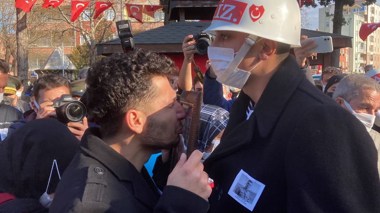 Mersin, şehidini uğurladı; gözyaşları sel oldu! 6
