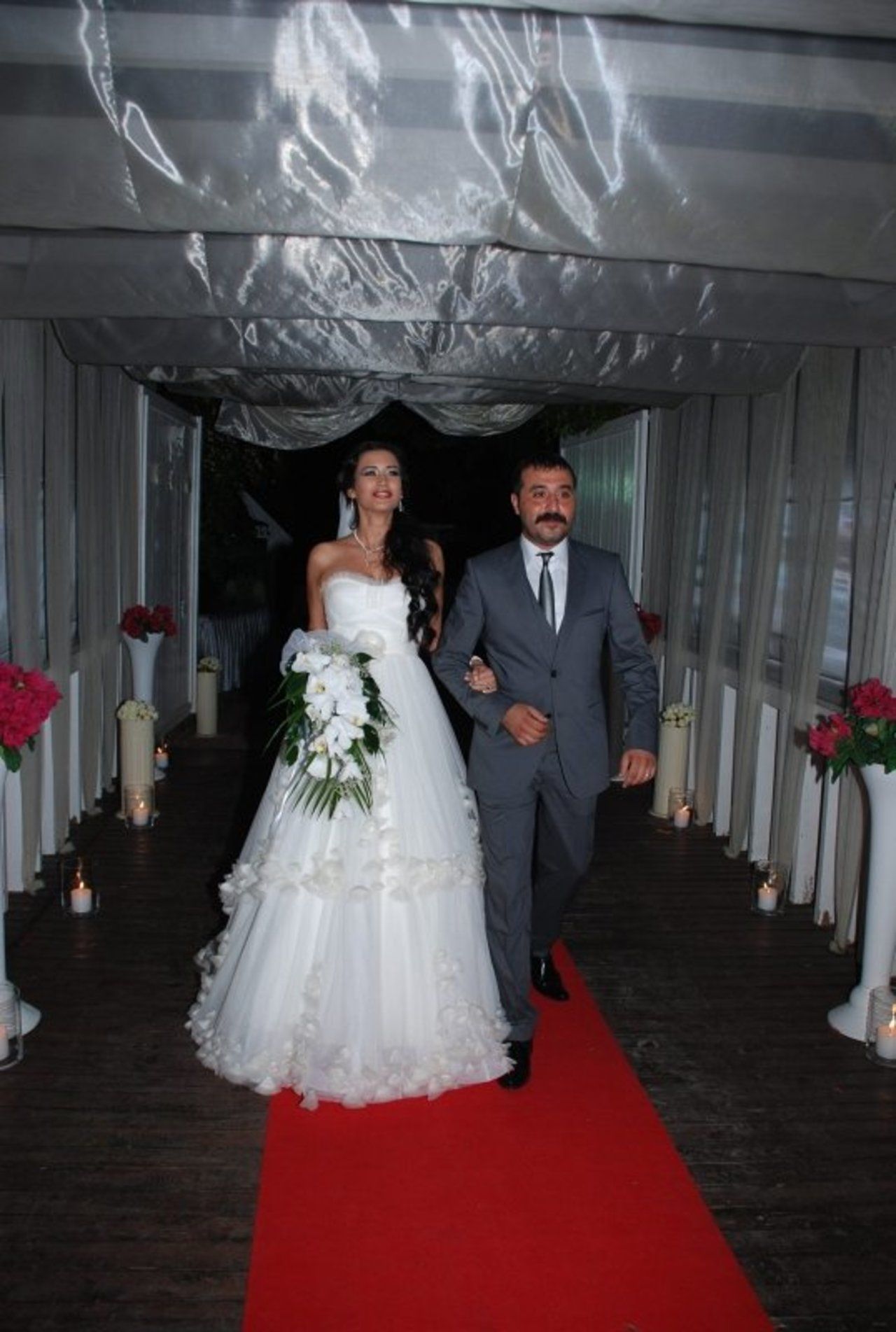 Gönül Dağı'nın Zahide'si Ecem Özkaya'nın çocuğunun babası EDHO'un eski oyuncusu çıktı 14