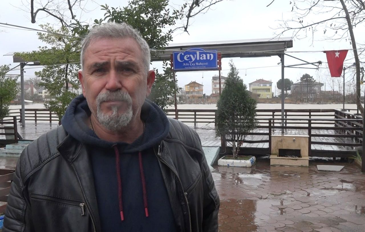 Şiddetli rüzgar ve yağmur! Deniz taştı, tekneler yan yattı 4