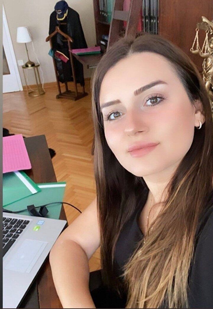 Avukat Dilara'nın acılı annesinden cenazede yürek burkan sözler: Eceline mi aşık oldun tatlı kızım! 23