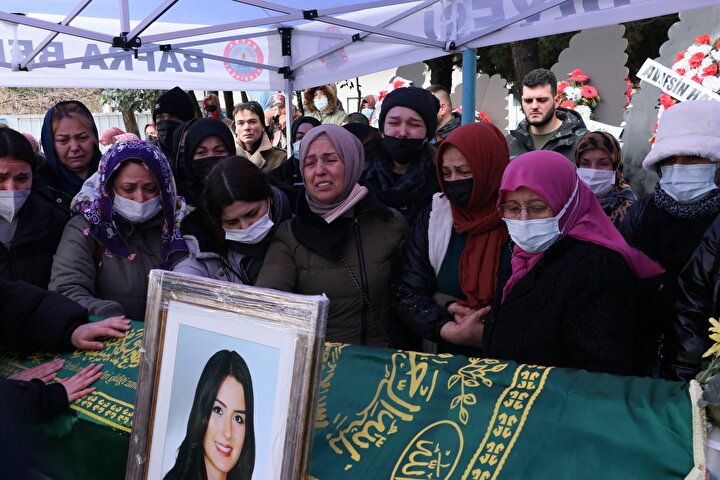 Avukat Dilara'nın acılı annesinden cenazede yürek burkan sözler: Eceline mi aşık oldun tatlı kızım! 21