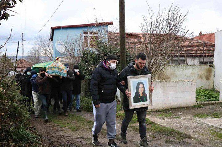 Avukat Dilara'nın acılı annesinden cenazede yürek burkan sözler: Eceline mi aşık oldun tatlı kızım! 13
