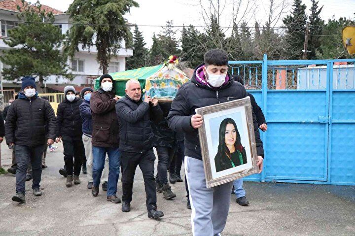 Avukat Dilara'nın acılı annesinden cenazede yürek burkan sözler: Eceline mi aşık oldun tatlı kızım! 5
