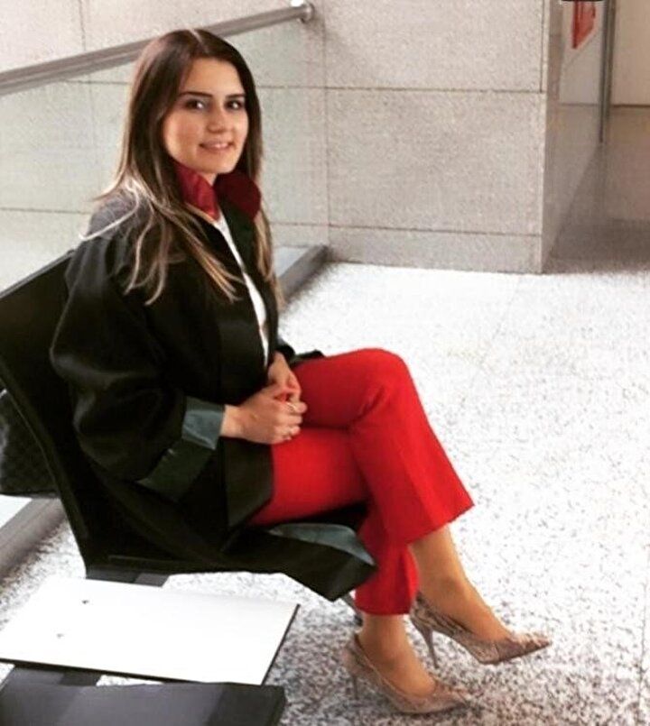 Avukat Dilara'nın acılı annesinden cenazede yürek burkan sözler: Eceline mi aşık oldun tatlı kızım! 4