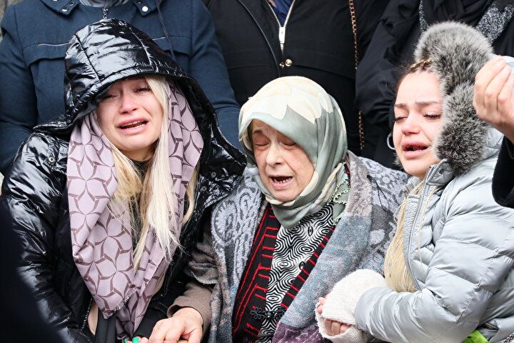 Avukat Dilara'nın acılı annesinden cenazede yürek burkan sözler: Eceline mi aşık oldun tatlı kızım! 16