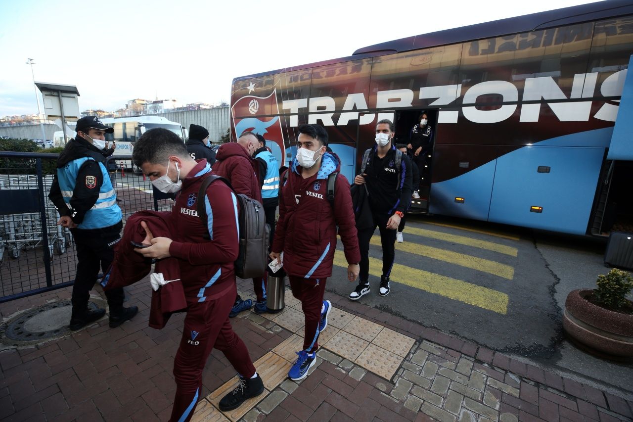 Trabzonspor'un üç yeni transferi Sivasspor maçı kafilesinde yer aldı 5