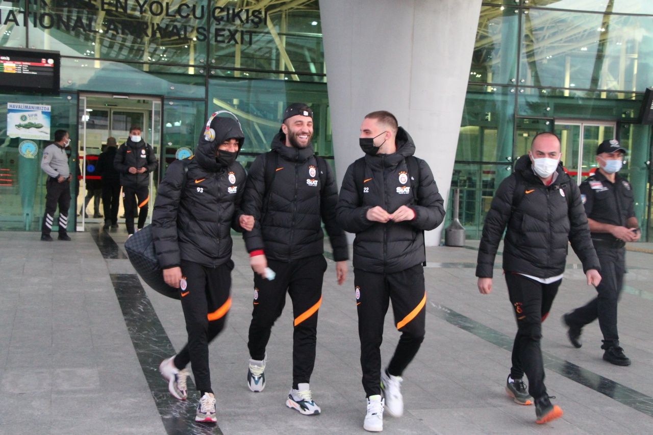 Domenec Torrent'e Fatih Terim atkısı tuttular... Galatasaray kafilesi Hatay'da 8