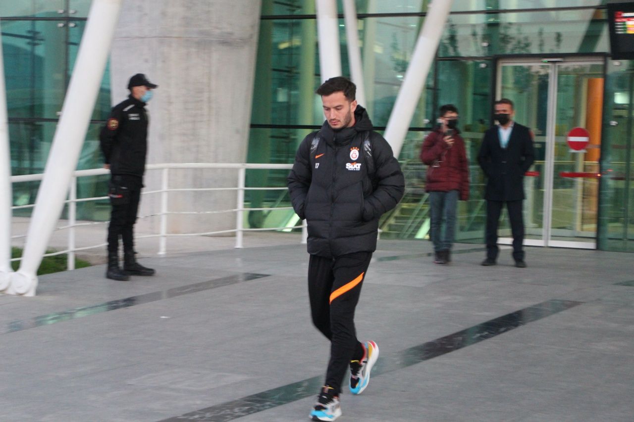 Domenec Torrent'e Fatih Terim atkısı tuttular... Galatasaray kafilesi Hatay'da 9