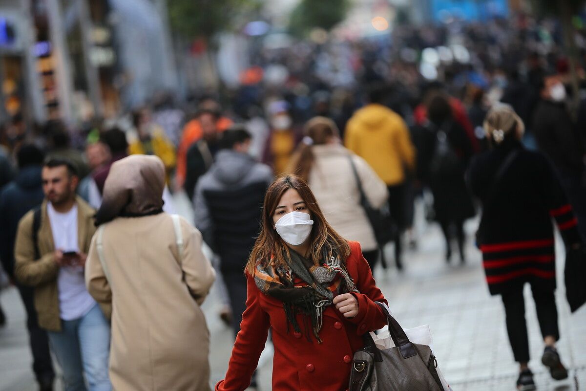 Tıbbi maskelerin insanları daha çekici gösterdiği kanıtlandı! İşte kadınların en çekici bulduğu yüz maskesi 8