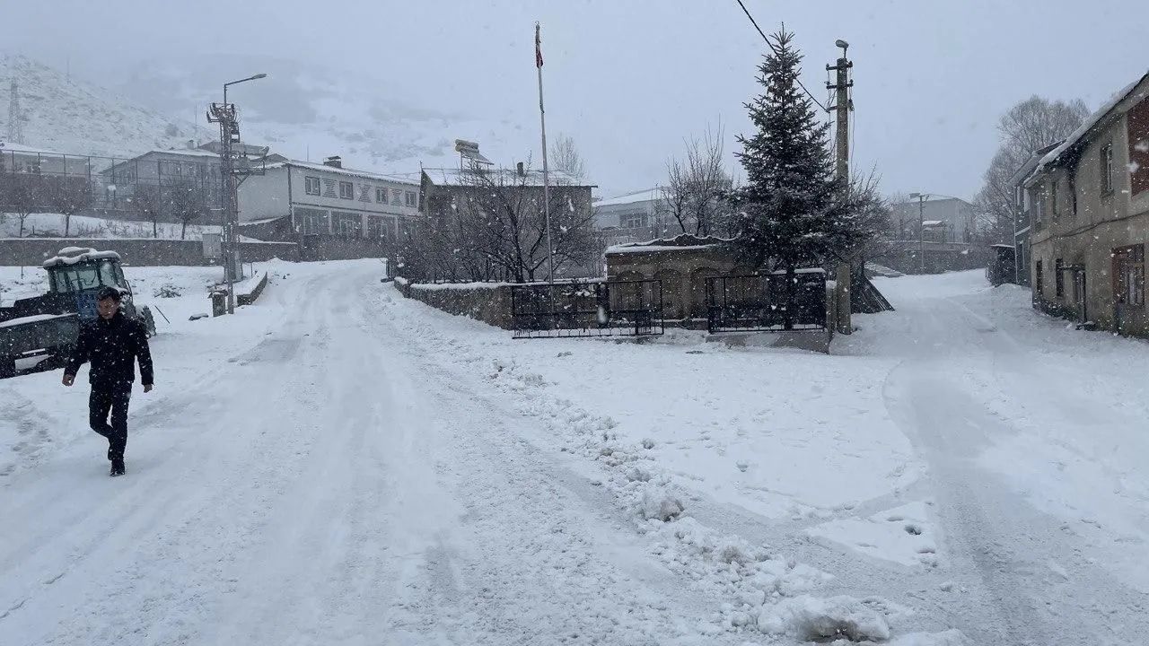 Valilikler duyurdu: Okullar tatil edildi! İşte o il ve ilçeler... 10