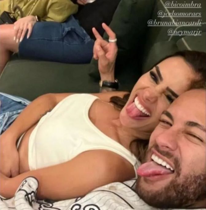 PSG'li Neymar aşkını itiraf etti! Sevgilisi Bruna ile aşkını bu fotoğrafla duyurdu 5