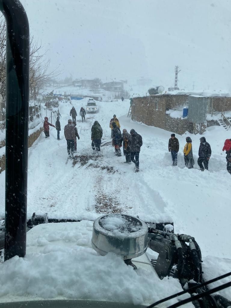 Diyarbakır'da ambulanslar karda mahsur kaldı 3