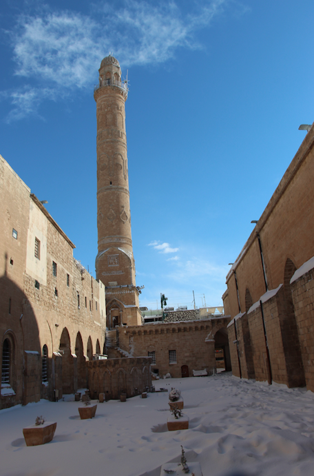 Tarihi mekanlar beyaz örtü ile kaplandı... Mardin'den büyüleyen kar manzaraları 2