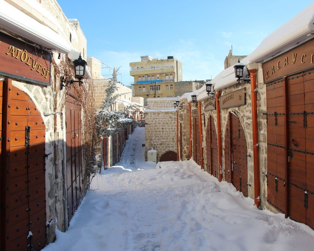 Tarihi mekanlar beyaz örtü ile kaplandı... Mardin'den büyüleyen kar manzaraları 5