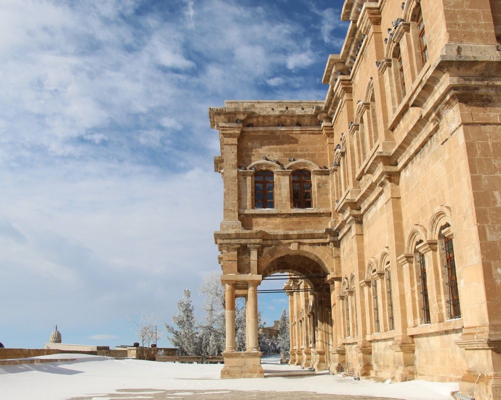 Tarihi mekanlar beyaz örtü ile kaplandı... Mardin'den büyüleyen kar manzaraları 1