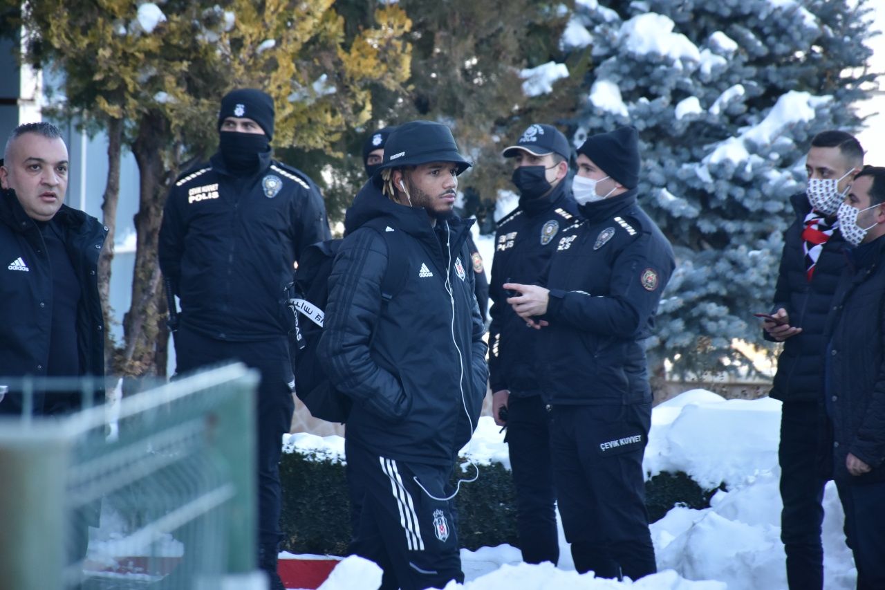 Beşiktaş kafilesi Malatya'da... Yeni Malatyaspor-Beşiktaş maçı yarın öğlen oynanacak 1