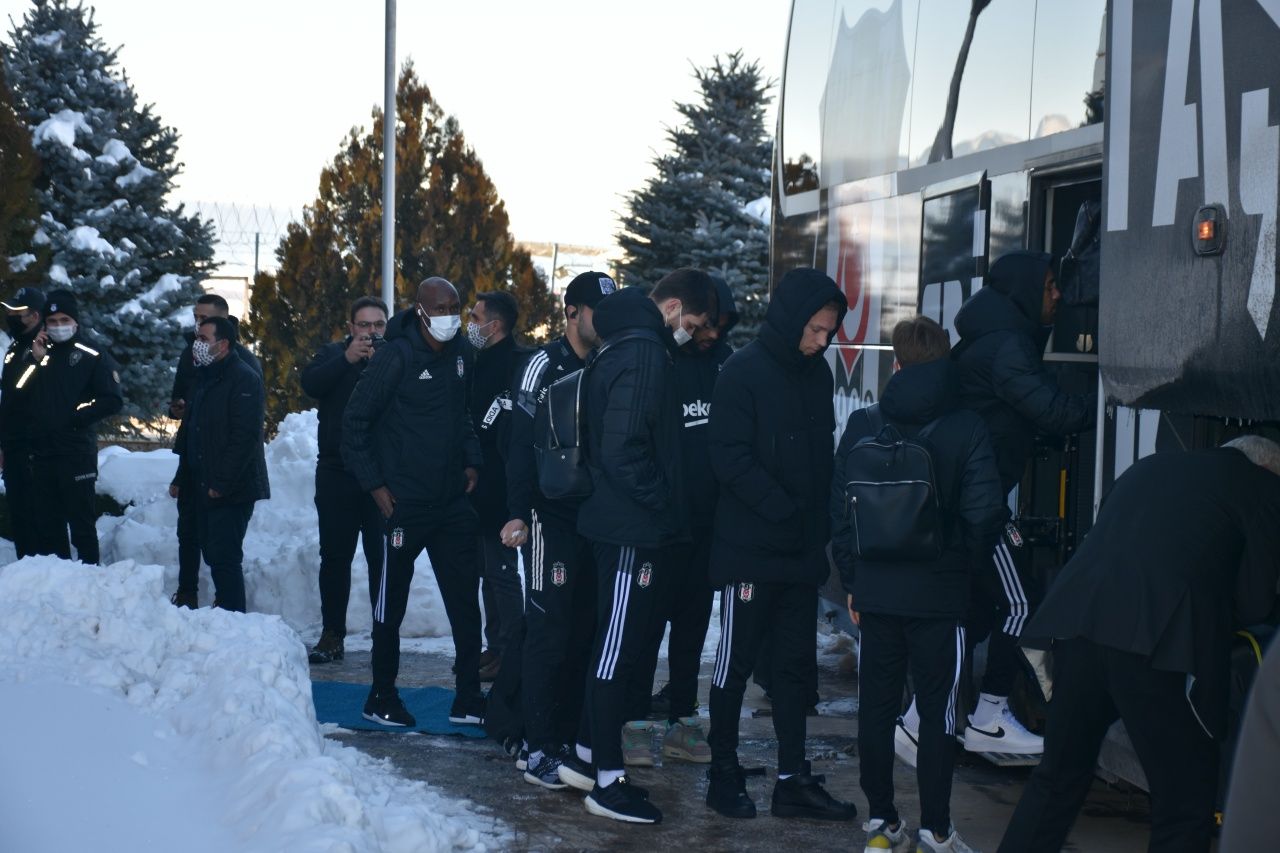 Beşiktaş kafilesi Malatya'da... Yeni Malatyaspor-Beşiktaş maçı yarın öğlen oynanacak 2
