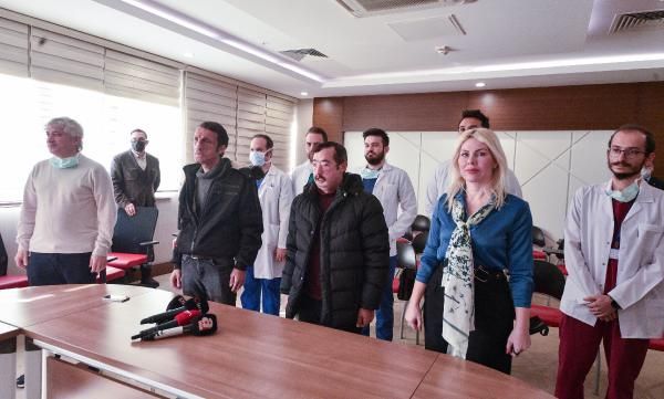 Türkiye'nin ilk yüz naklinin 10. yıl dönümü pasta ile kutlandı! İşte Uğur Acar ve Turan Çolak'ın son hali... 3