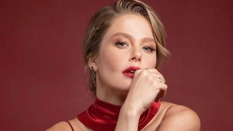 Burcu Biricik İçin Oyunculuk İkinci Planda! Camdaki Kız Nalan'ın Asıl Mesleğini Duyun! 2
