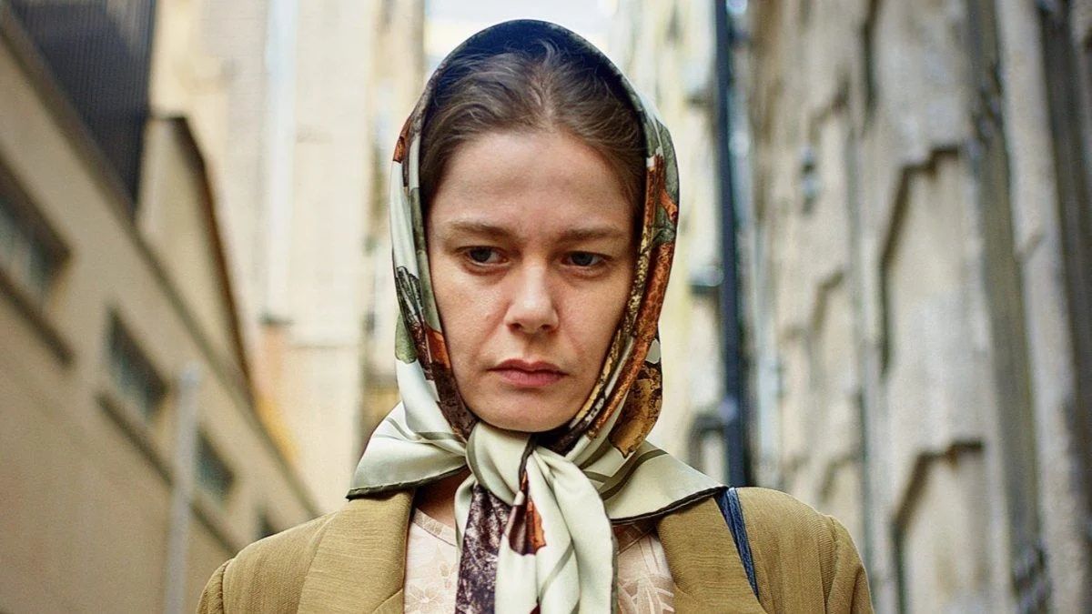 Burcu Biricik İçin Oyunculuk İkinci Planda! Camdaki Kız Nalan'ın Asıl Mesleğini Duyun! 6