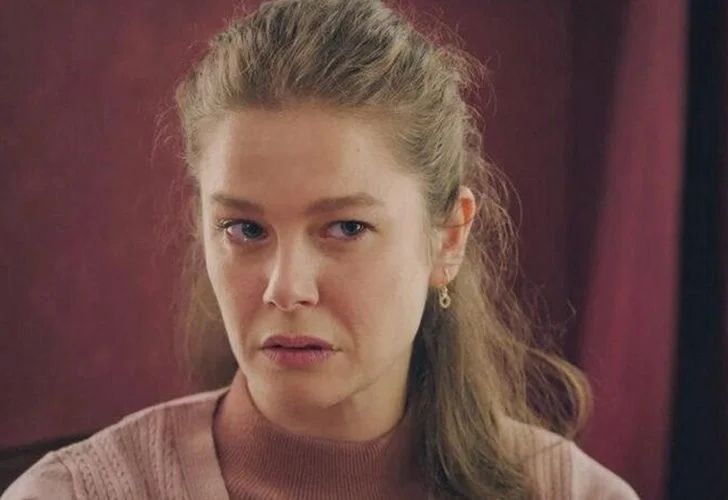 Burcu Biricik İçin Oyunculuk İkinci Planda! Camdaki Kız Nalan'ın Asıl Mesleğini Duyun! 8