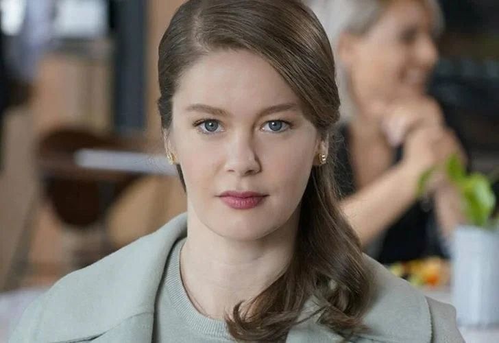 Burcu Biricik İçin Oyunculuk İkinci Planda! Camdaki Kız Nalan'ın Asıl Mesleğini Duyun! 9