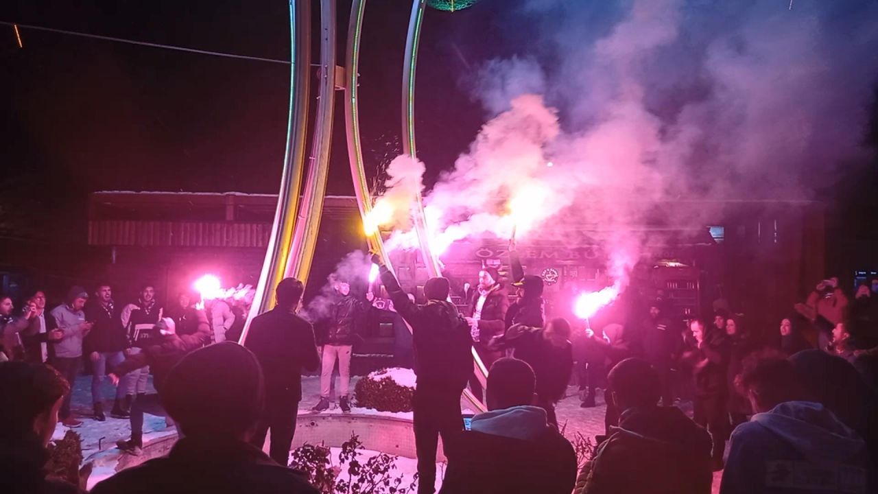 Trabzon yıkılıyor... Galatasaray zaferi sonrası şampiyonluk kutlamaları başladı 6