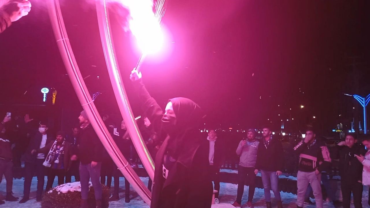 Trabzon yıkılıyor... Galatasaray zaferi sonrası şampiyonluk kutlamaları başladı 7