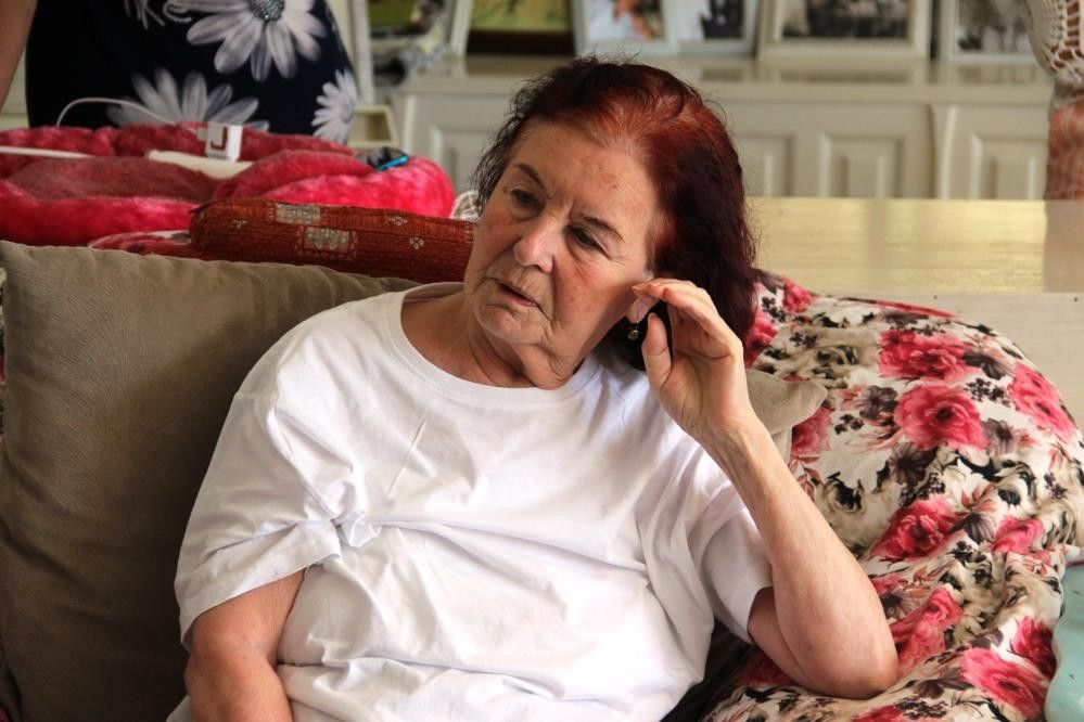 Sanat camiasının ünlü isimlerinden Fatma Girik paylaşımları... Usta oyuncuya böyle veda ettiler 1